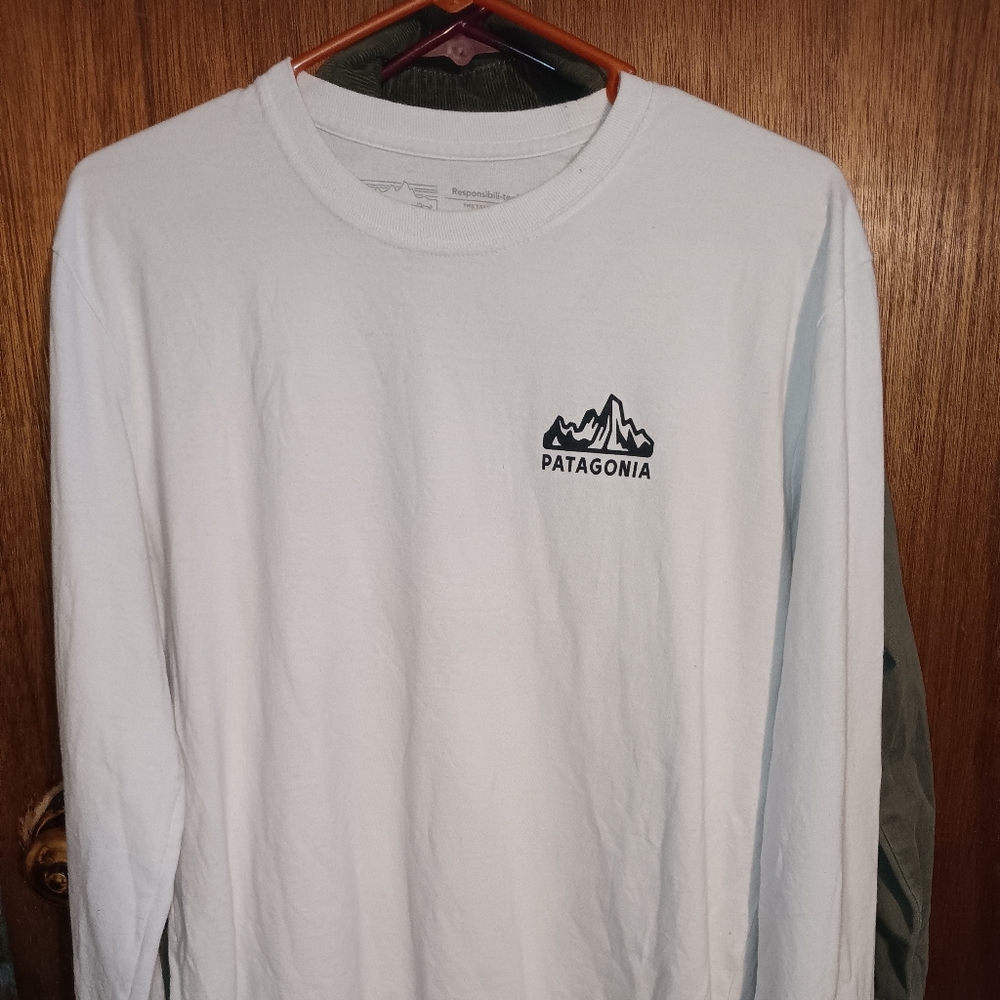 Bundle of Patagonia tshirt long sleeve and sweater
